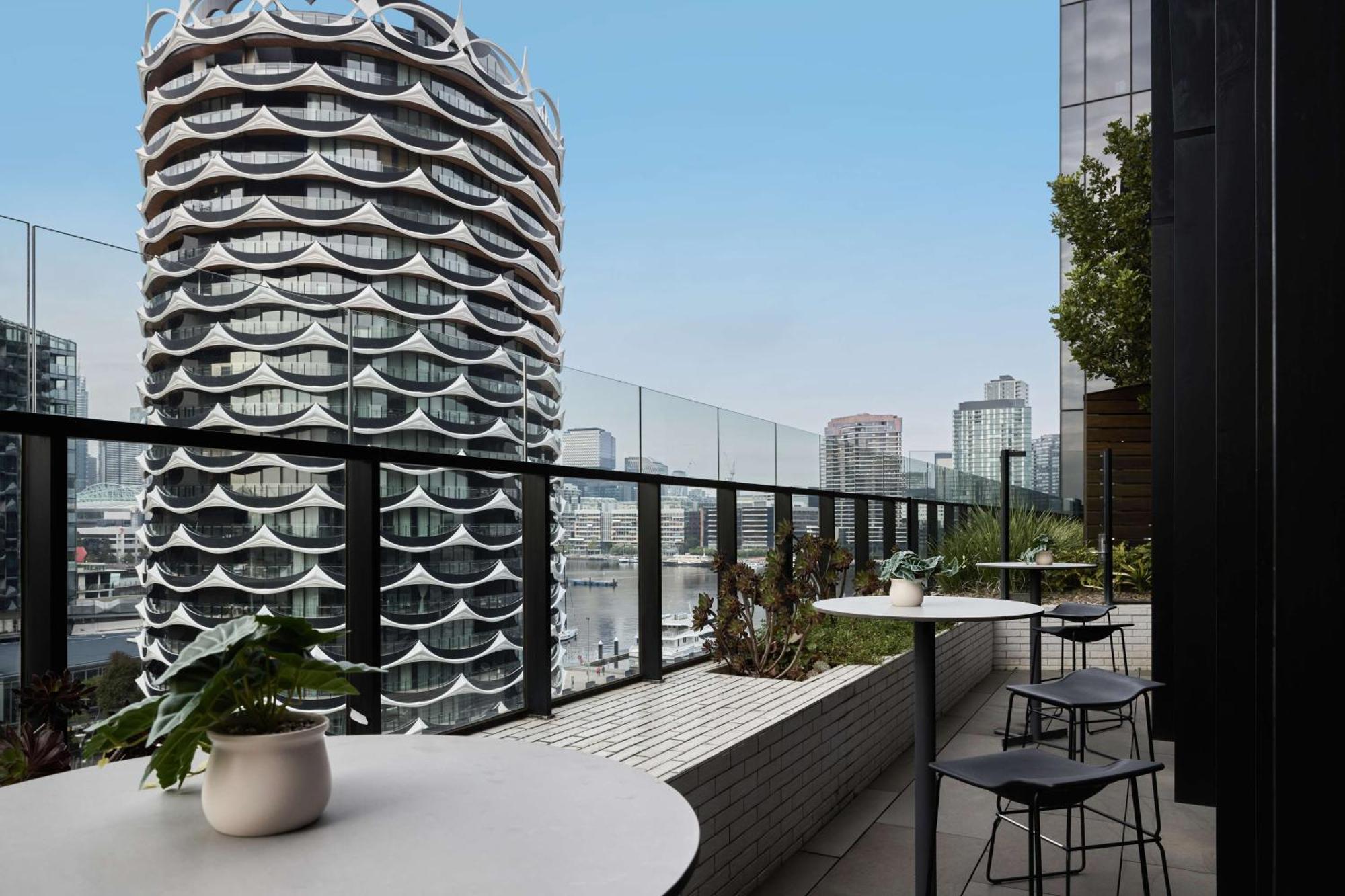 Vibe Hotel Melbourne Docklands Esterno foto
