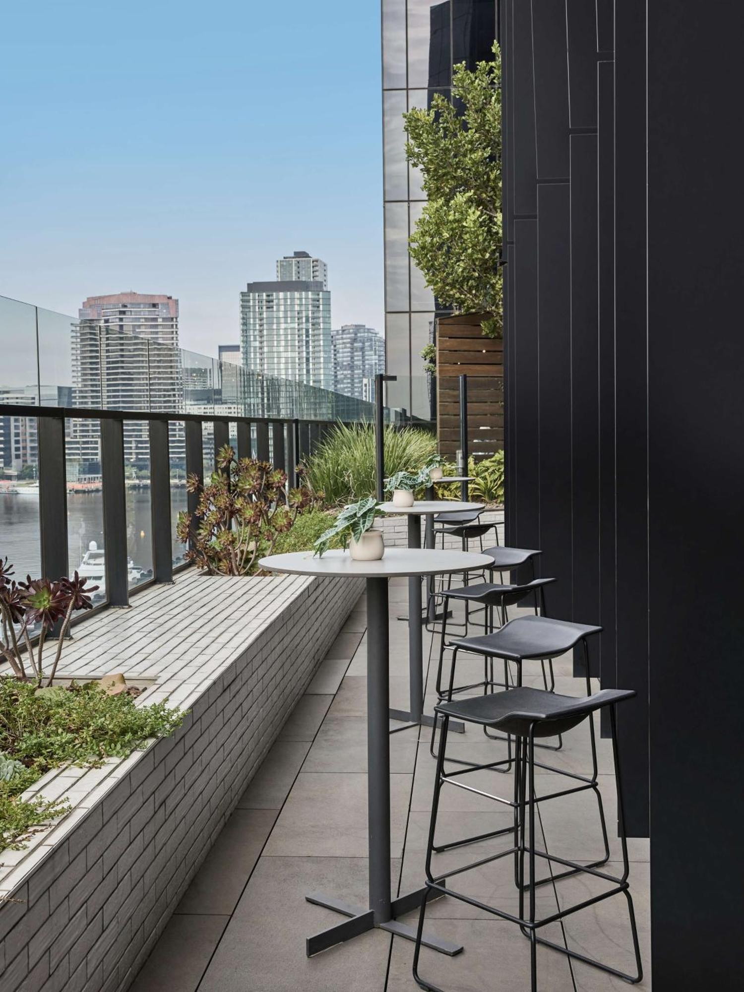 Vibe Hotel Melbourne Docklands Esterno foto